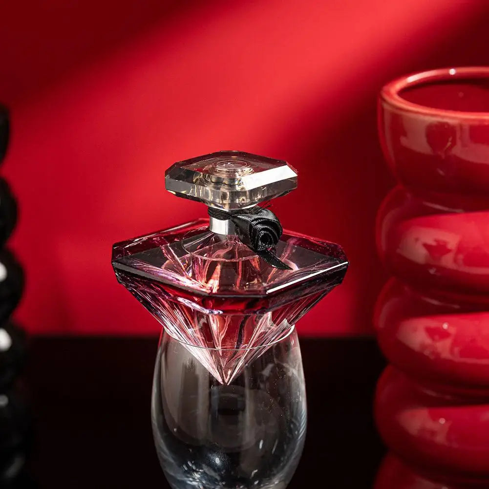 LA NUIT Sparkle Floral-Fruity Eau de Parfum, 75 ml | Model Pink