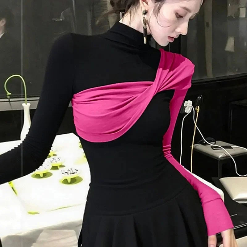 Women's Contrast-Panel Turtleneck Top | Model Pink