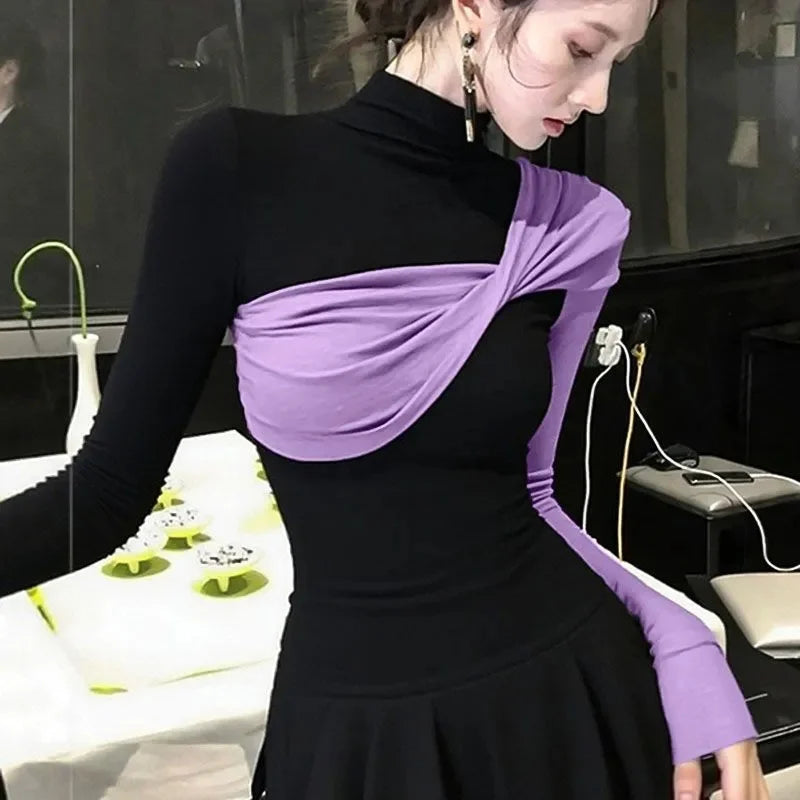 Women's Contrast-Panel Turtleneck Top | Model Pink